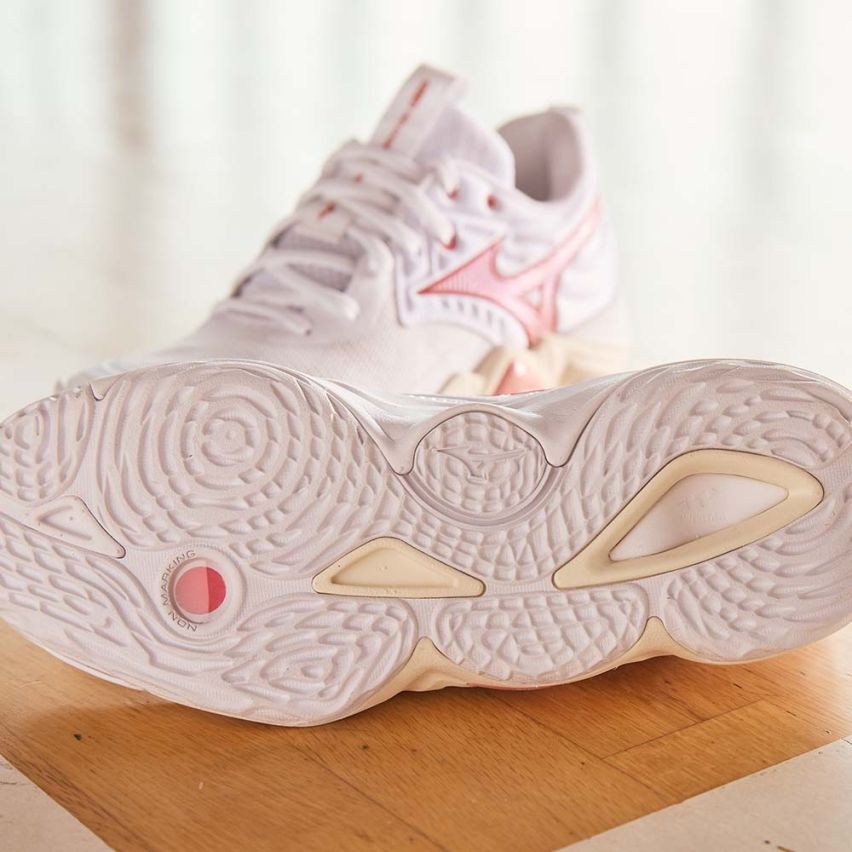 Mizuno Wave MOMENTUM ELITE white/rose elegance/lava falls